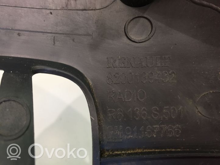Opel Vivaro Ohjauspyörän pylvään verhoilu 8200139434