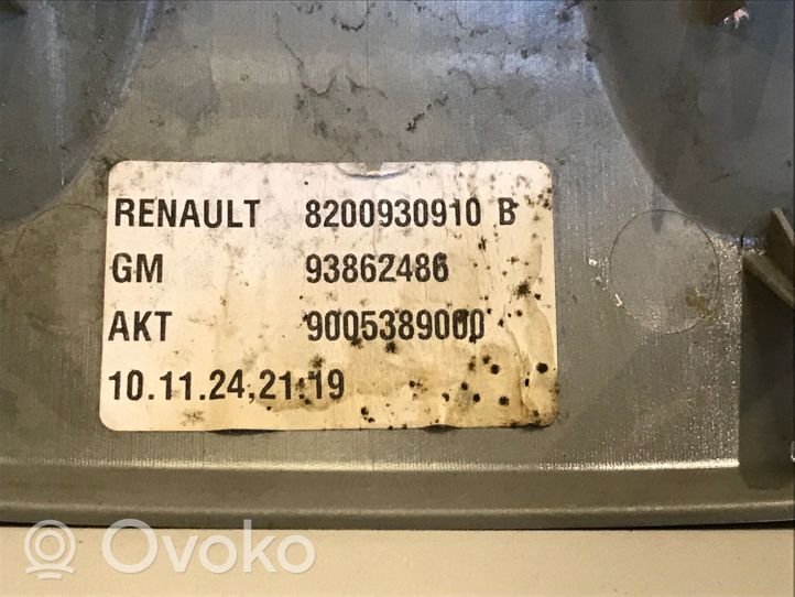 Opel Vivaro Priekinių vietų apšvietimo žibintas 8200930910