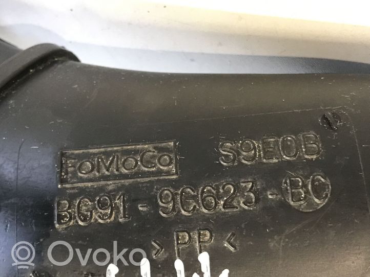 Volvo S60 Деталь (детали) канала забора воздуха BG919C623BC