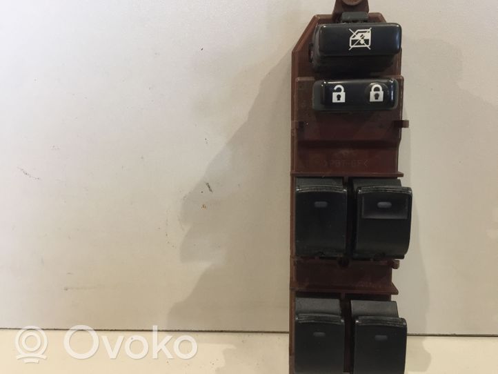 Toyota Avensis T270 Electric window control switch 8404005040