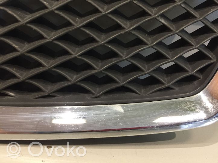 Ford Focus C-MAX Maskownica / Grill / Atrapa górna chłodnicy 3M51R8200