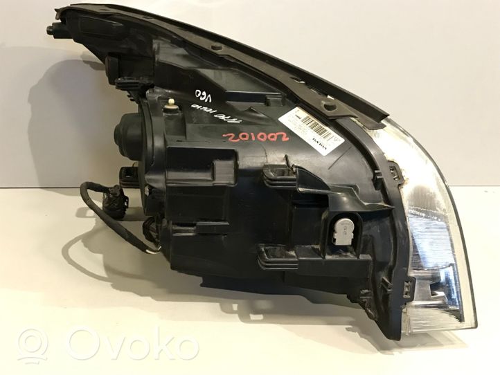 Volvo V60 Lampa przednia 31299990