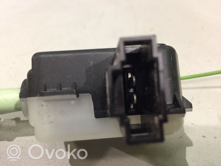 Volvo V70 Fuel tank cap lock motor 86113136