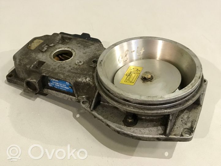 Audi 80 90 B3 Distribuidor de combustible 0438121011