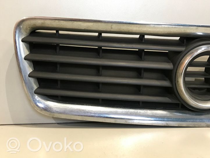 Audi A4 S4 B5 8D Kühlergrill 8D0853651R