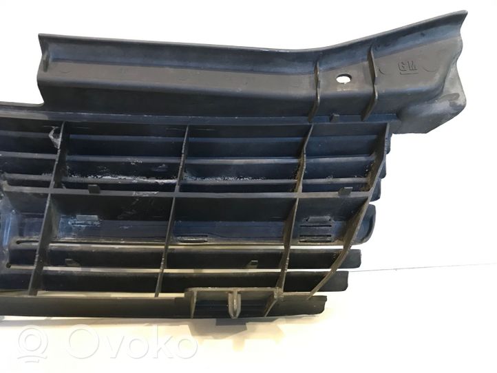 Opel Omega B1 Front grill 90491397