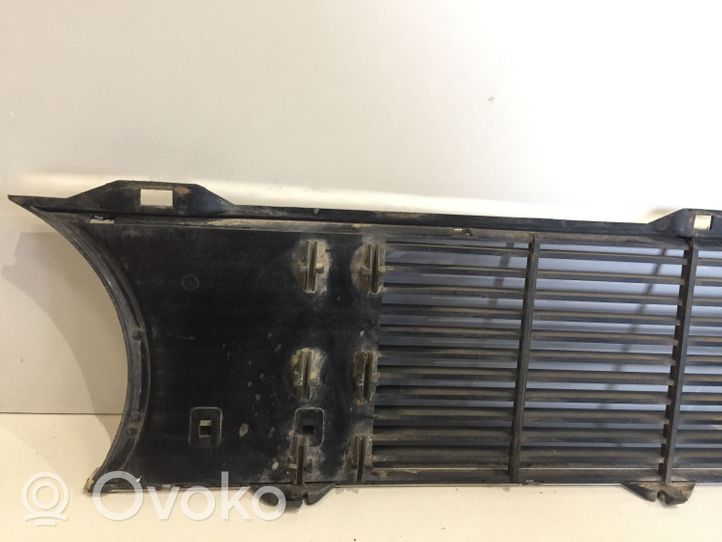 Volkswagen Golf I Grille de calandre avant 321853601