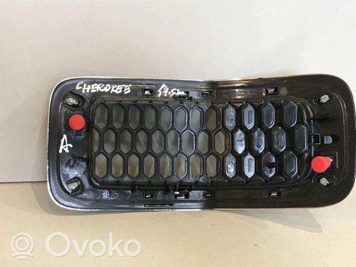 Jeep Cherokee Grotelės priekinės AM0704002