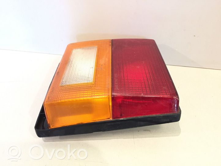 Audi 80 90 B2 Takaluukun takavalot 811945094