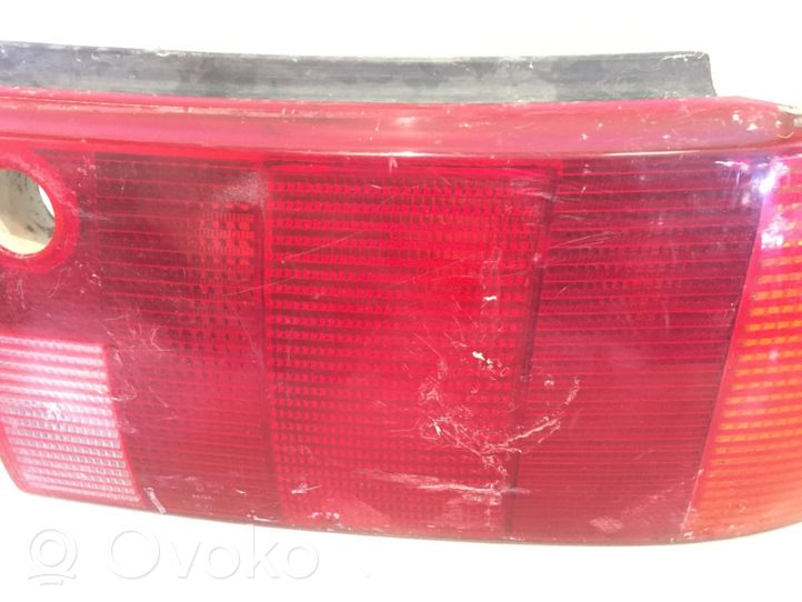 Audi 80 90 B3 Galinis žibintas kėbule 895945096