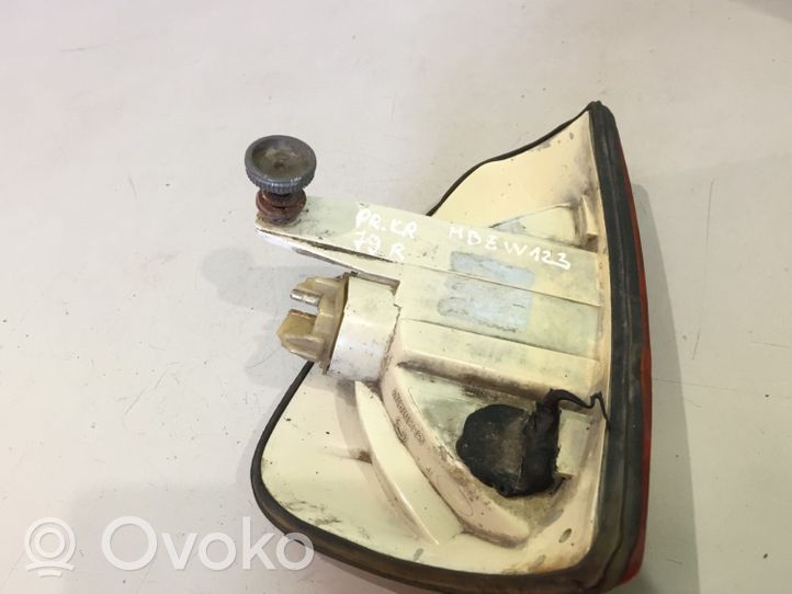 Mercedes-Benz E W123 Indicatore di direzione anteriore 32739R6