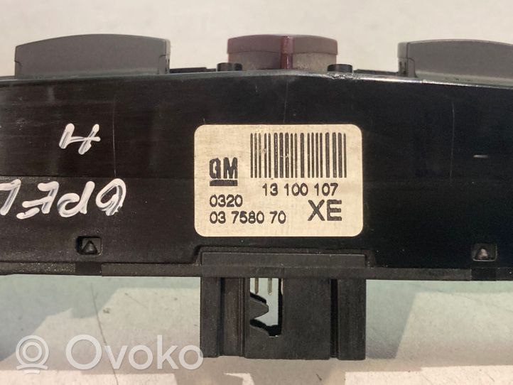 Opel Astra H Botón interruptor de luz de peligro 13100107