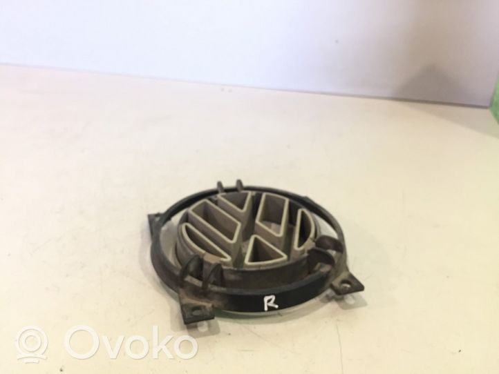 Volkswagen PASSAT B3 Mostrina con logo/emblema della casa automobilistica 357853601E