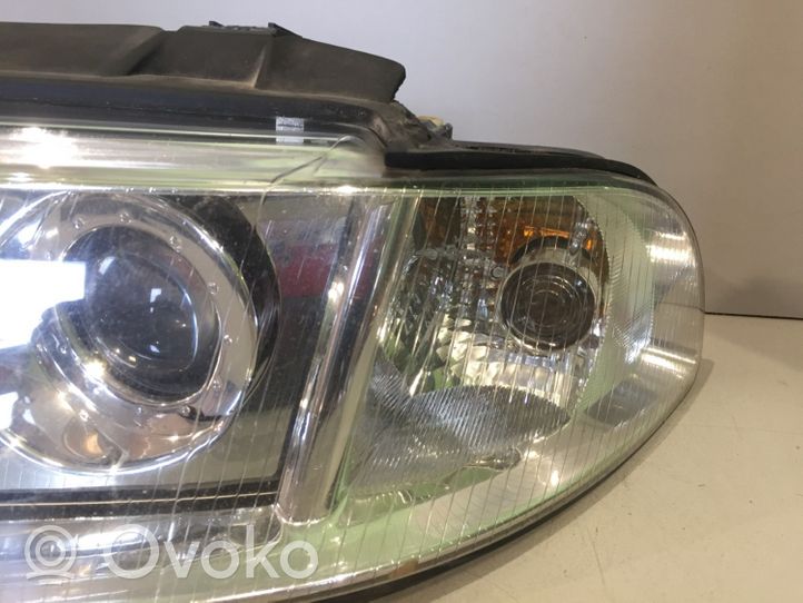 Audi A4 S4 B5 8D Lampa przednia 8D0941029AN