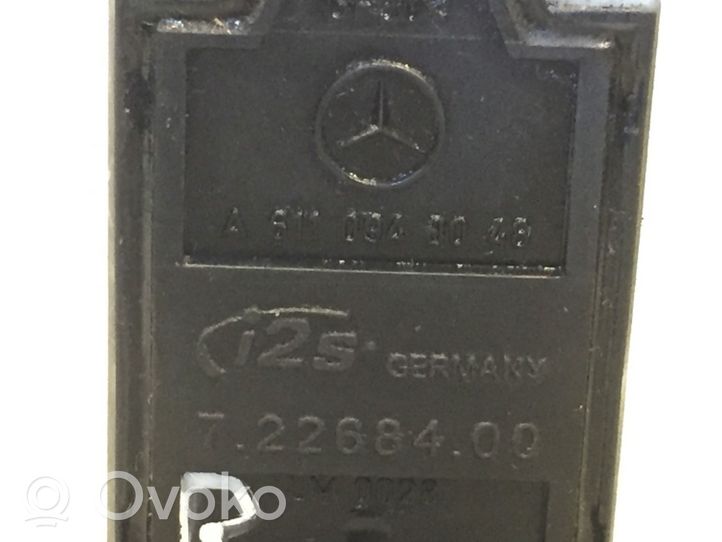 Mercedes-Benz E W210 Przepływomierz masowy powietrza MAF A6110940048