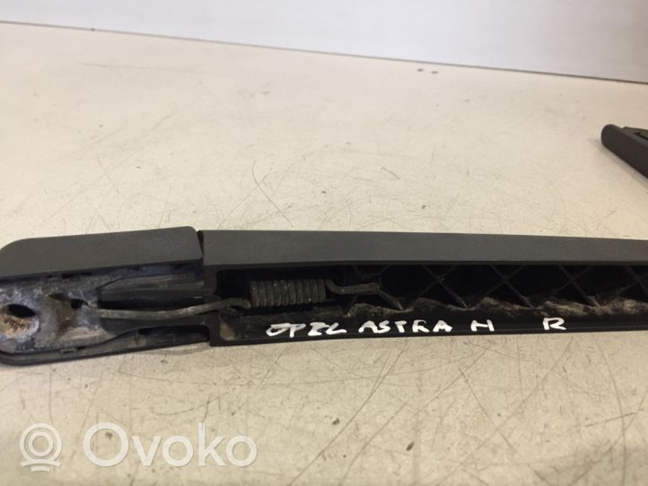 Opel Astra H Braccio della spazzola tergicristallo posteriore 13105987