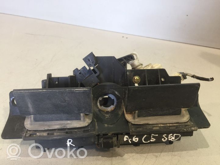 Audi A6 S6 C5 4B Support extérieur, poignée de porte de hayon 4B0827565H