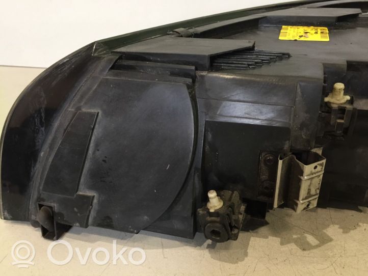 Volvo V50 Lampa przednia 30698649