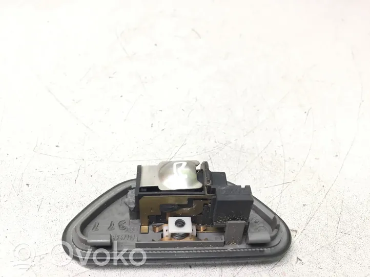 Audi A4 S4 B5 8D Lampka podsufitki tylna 8D9947111