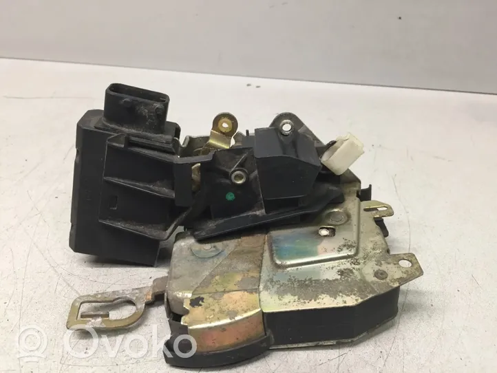 BMW 3 E36 Zamek drzwi przednich 67111387606