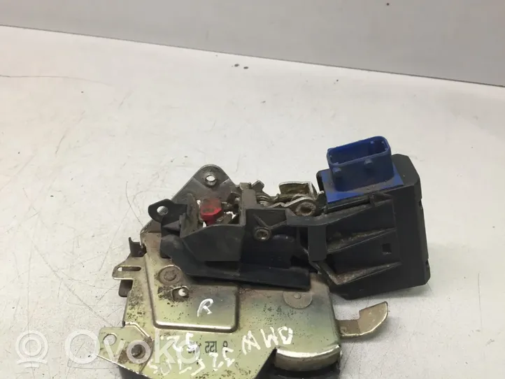 BMW 3 E36 Serrure de porte avant 8122418