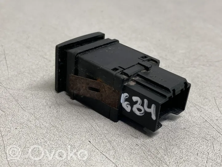 Volkswagen Polo IV 9N3 Botón interruptor de luz de peligro 6Q0953235A