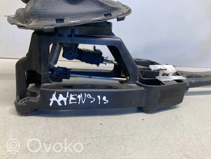 Toyota Avensis T250 Ātrumu pārslēgšanas mehānisms (kulise) (salonā) 335300509
