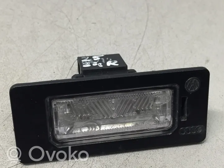 Skoda Yeti (5L) Lampa oświetlenia tylnej tablicy rejestracyjnej 8T0943021