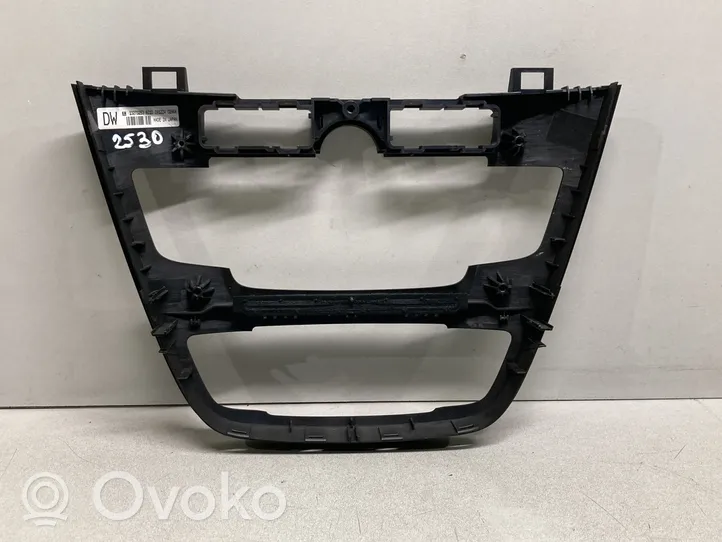 Opel Insignia A Radio/GPS head unit trim 13273253