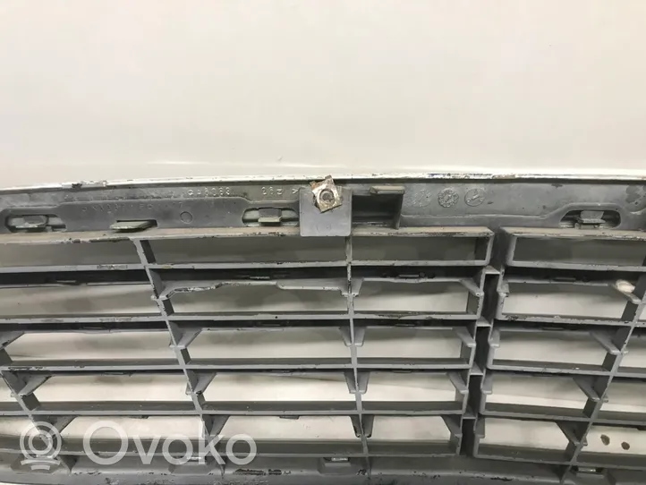 Mercedes-Benz C W203 Grille de calandre avant A2038800183