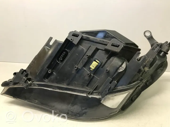 BMW 5 E60 E61 Headlight/headlamp 15872400