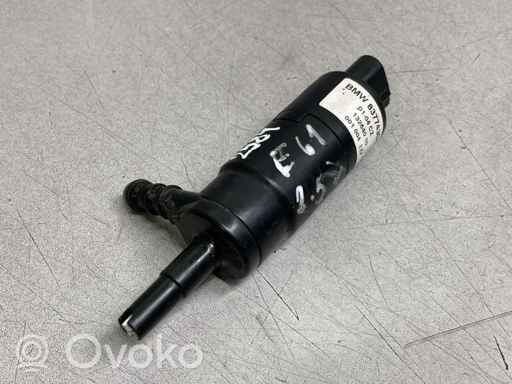 BMW 5 E60 E61 Žibintų apiplovimo skysčio siurbliukas 8377430