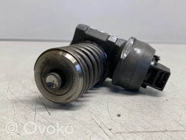 Volkswagen Polo Fuel injector 038130073AG