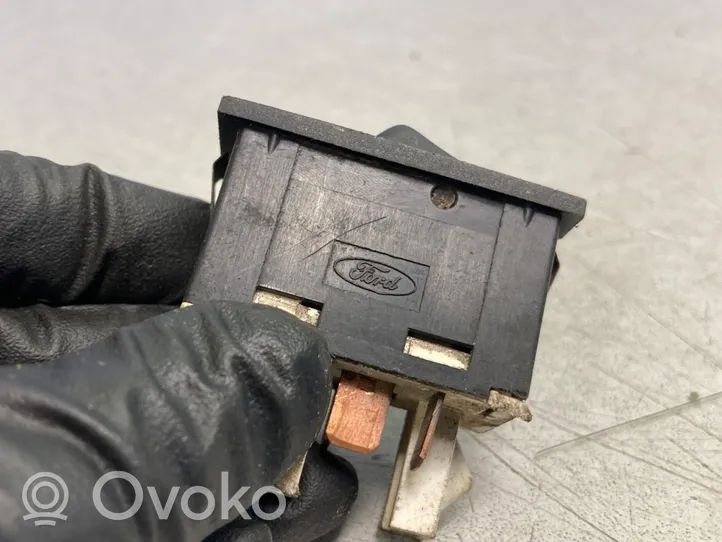 Ford Sierra Włącznik świateł przeciwmgielnych 83BG15K237