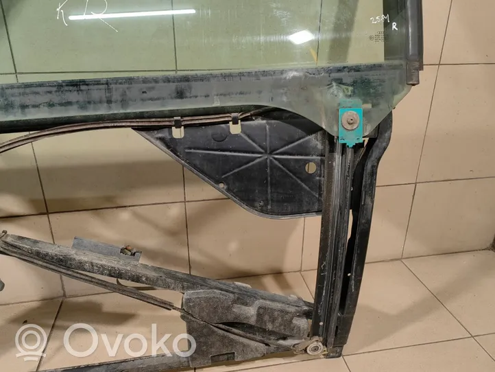 Audi A3 S3 8L Front door window/glass frame 43R00082