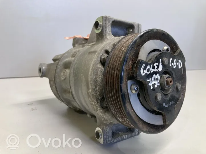 Volkswagen Golf VI Air conditioning (A/C) compressor (pump) 5N0820803C