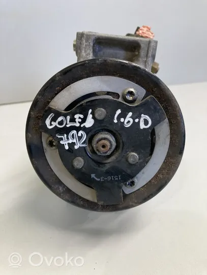 Volkswagen Golf VI Air conditioning (A/C) compressor (pump) 5N0820803C