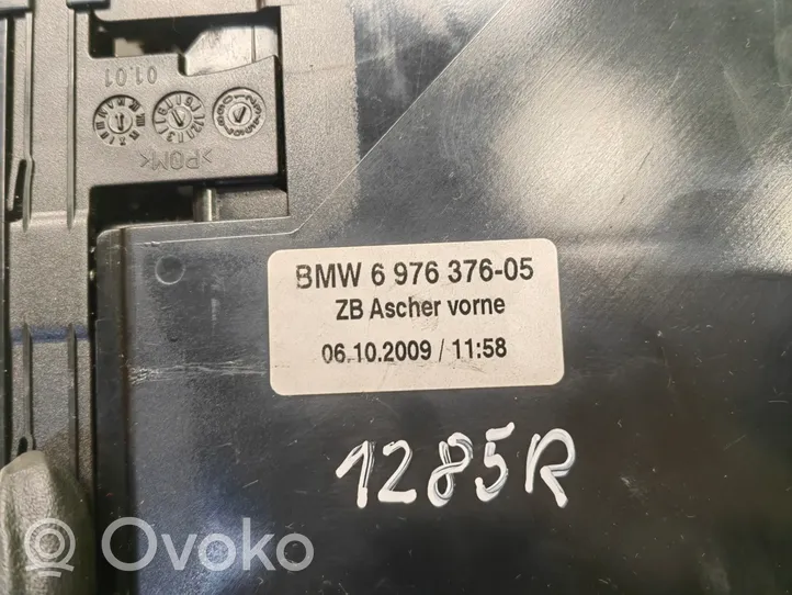 BMW 5 E60 E61 Popielniczka przednia tunelu środkowego 697637605