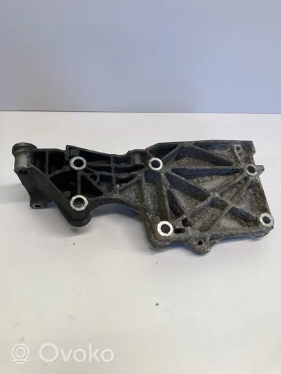 Volkswagen PASSAT B6 Support de générateur / alternateur 03G903143F