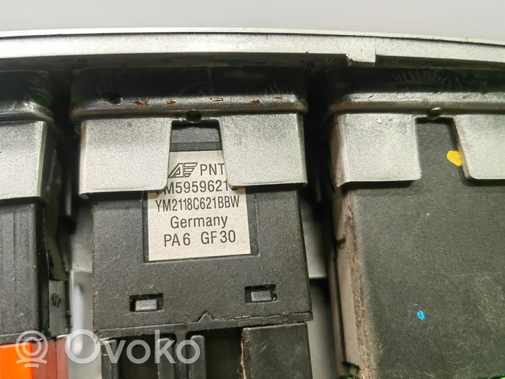 Volkswagen Sharan Mascherina unità principale autoradio/GPS 7M5858069E