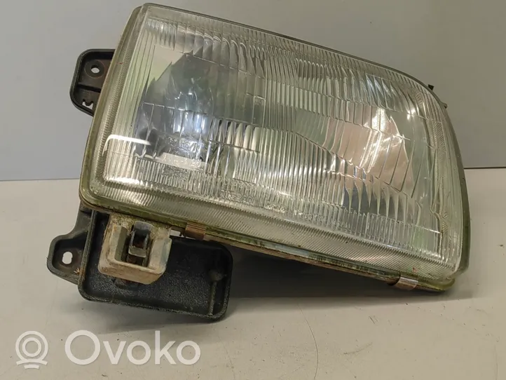 Nissan PickUp Phare frontale 