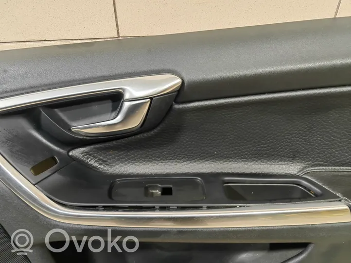 Volvo S60 Обшивка передней двери 8635860