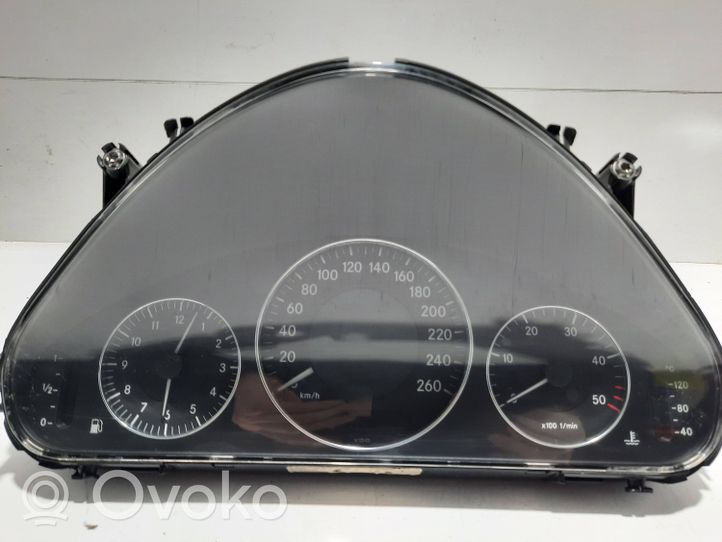 Mercedes-Benz E W211 Tachimetro (quadro strumenti) A2115408847