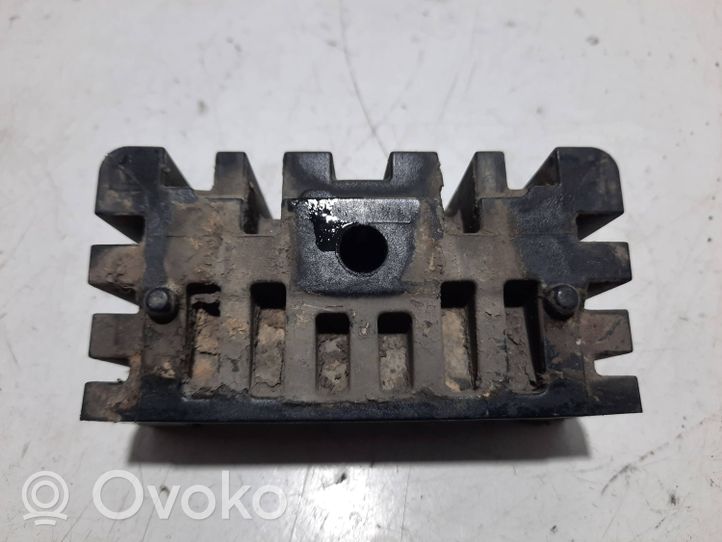 Volkswagen Touareg II Jacking socket point 7L8804123