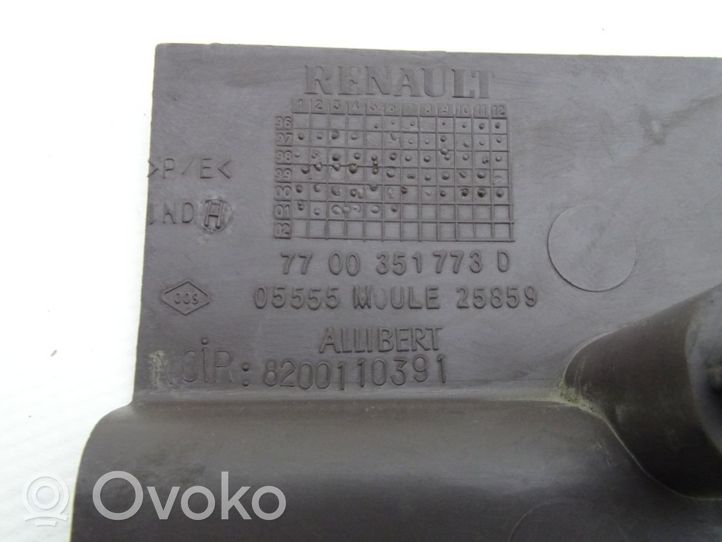 Opel Movano A Wygłuszenie / Pianka błotnika przedniego 8200110391