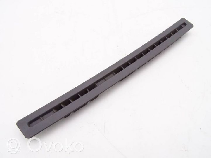 Nissan Navara D22 Wiper trim 68742-VJ201