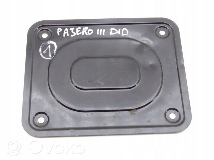 Mitsubishi Pajero Keskikonsolin etusivuverhoilu MITSUBISHI_PAJERO_III_99-