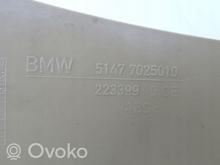 BMW 5 E60 E61 Galinio kėbulo slenksčio apdaila 7025010