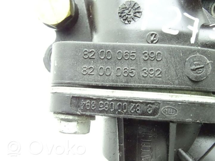 Renault Megane I Boîtier de thermostat 8200065392     