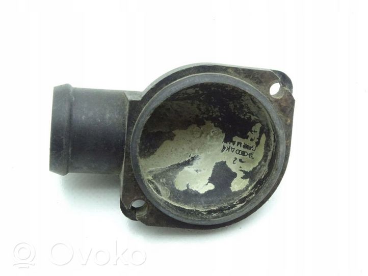 Volkswagen II LT Tubo flessibile del liquido di raffreddamento del motore 074121121